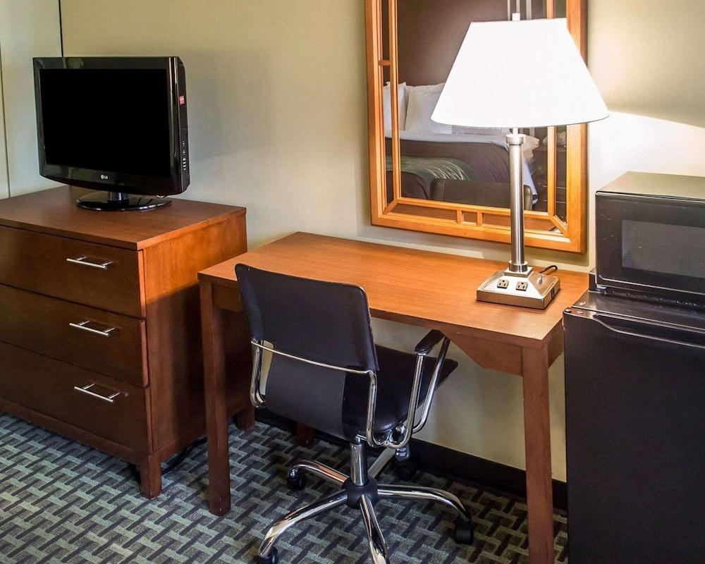 Hotel Days By Wyndham Austintown