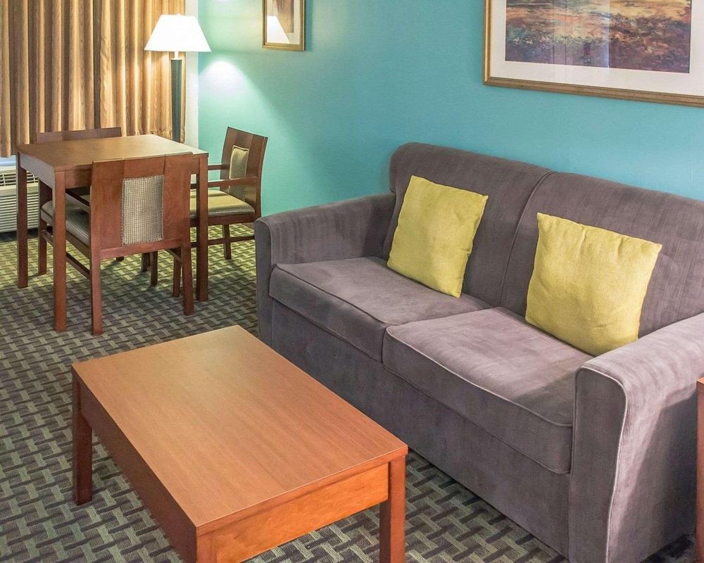 Hotel Days By Wyndham Austintown