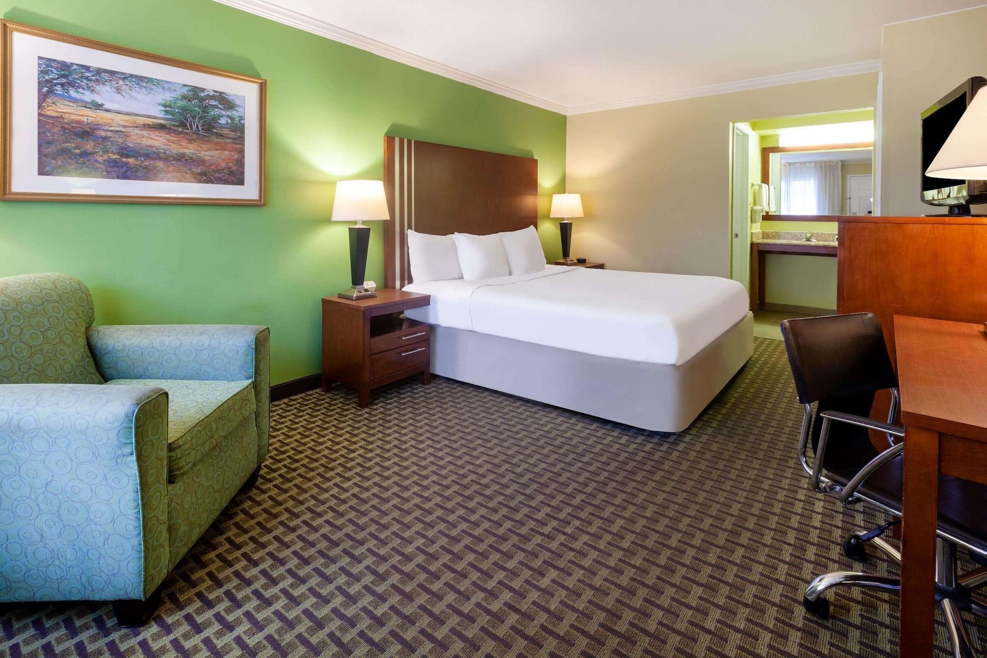 Days By Wyndham Hotel