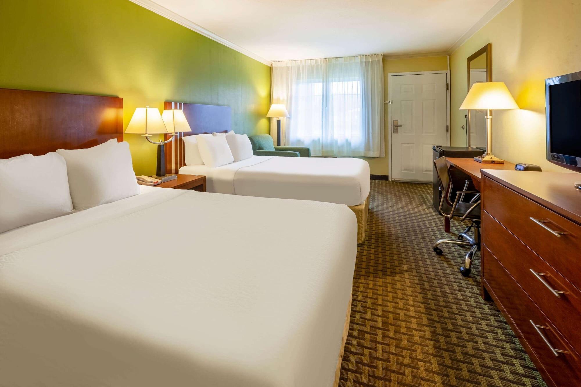 Hotel Days By Wyndham Austintown