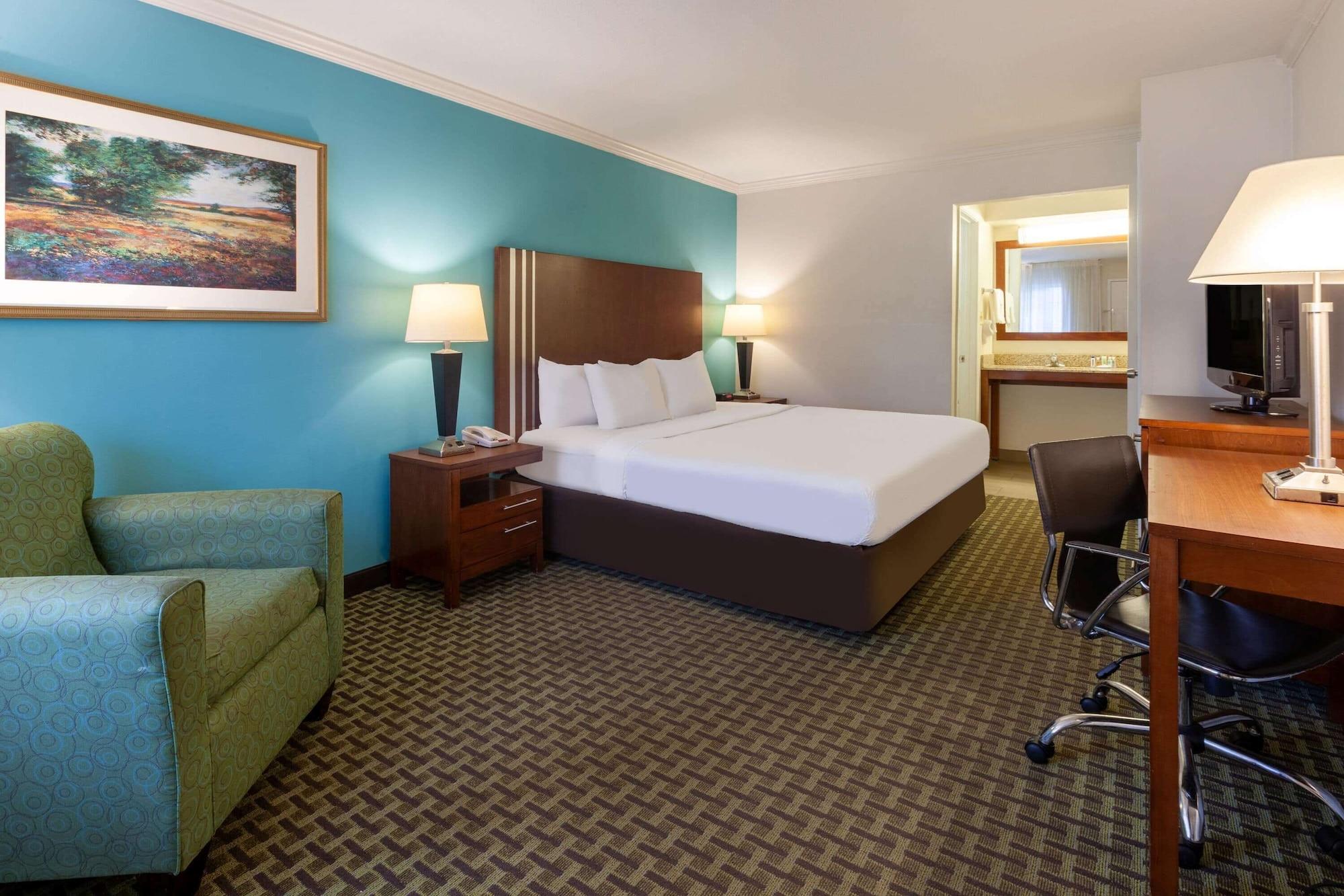 Hotel Days By Wyndham Austintown
