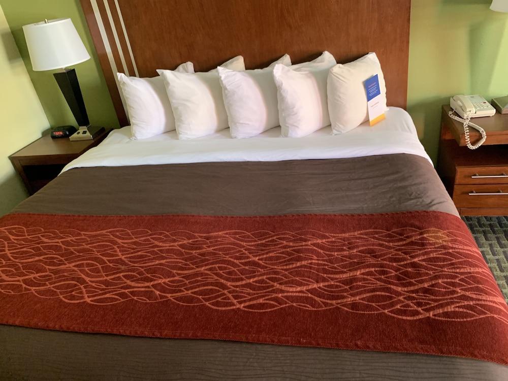 Hotel Days By Wyndham Austintown